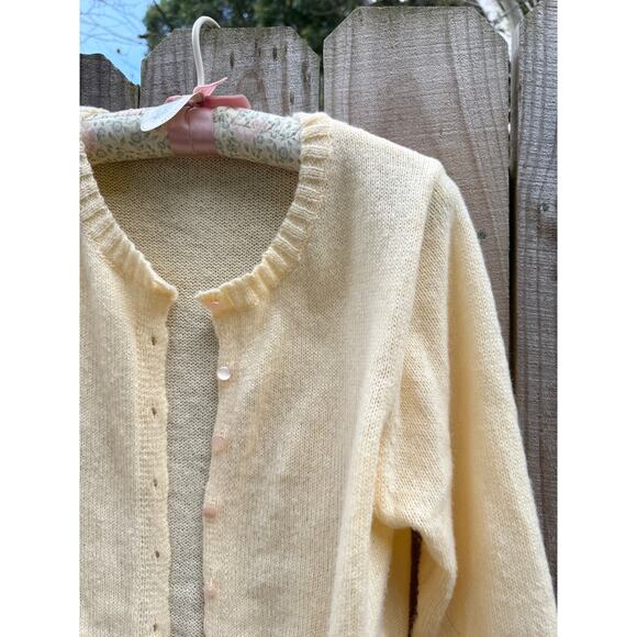 Vintage Buttercream Cardigan – Soft Knit - Cottagecore Fairycore Soft pastel - Picture 3 of 5